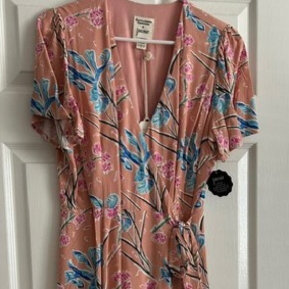 Joanie x Horrockses Dress in Harlow Iris Print - Picture 2 of 9